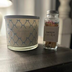 Bow candle with matches